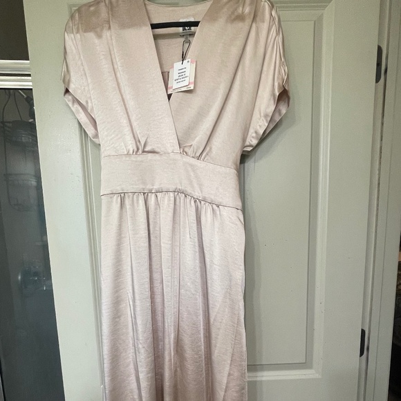 Crème colored satin dress - Picture 1 of 5